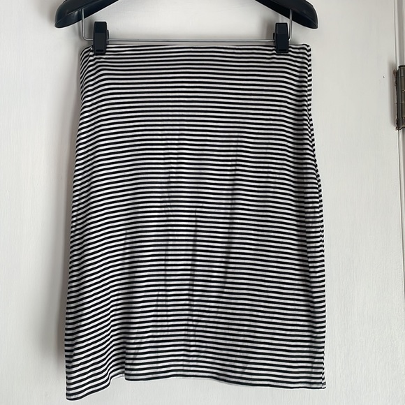 a.n.a Striped Knit Pull-on Skirt XS - Picture 3 of 3